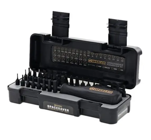 Puškařská sada - 36 dílná Wheeler Engineering Transportní sada šroubováků Wheeler® 36 Piece Spacesaver Screwdriver Set obsahuje nejběžněji používané bity. Ideální sada pro běžné domácí použití a na střelnici.